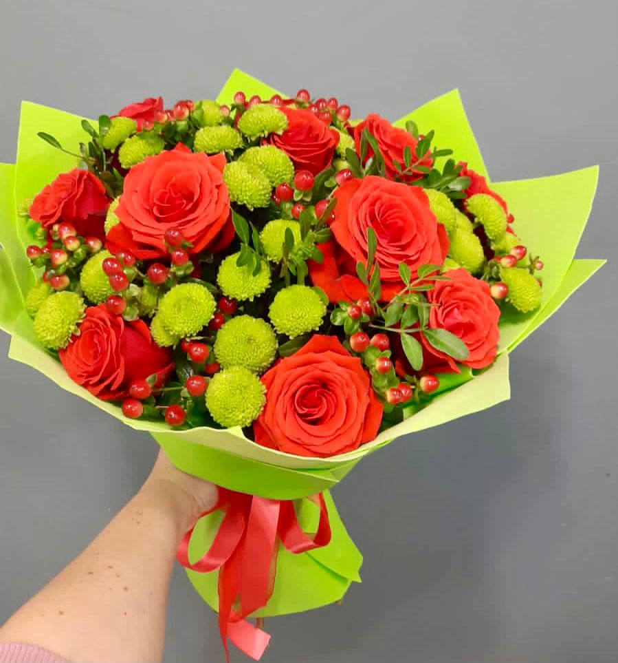 Букет цветов из: Хризантемы и Розы в Молодежном