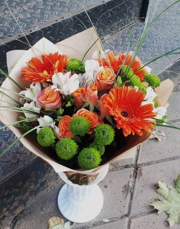 Букет цветов из: Герберы, Хризантемы, Альстромерии и Розы в Молодежном