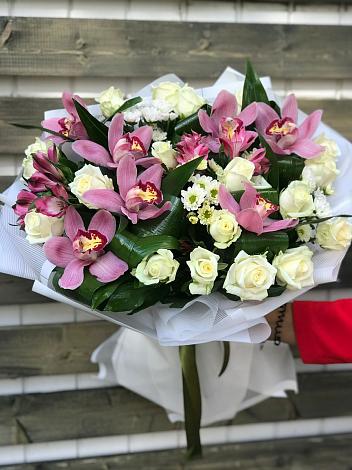 Букет цветов из: Розы и Хризантемы в Молодежном