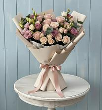 Букет цветов из:  Розы и Лизиантусы в Молодежном