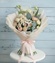 Букет цветов из:  Розы и Лизиантусы #REPLACE_PRED# Молодежном