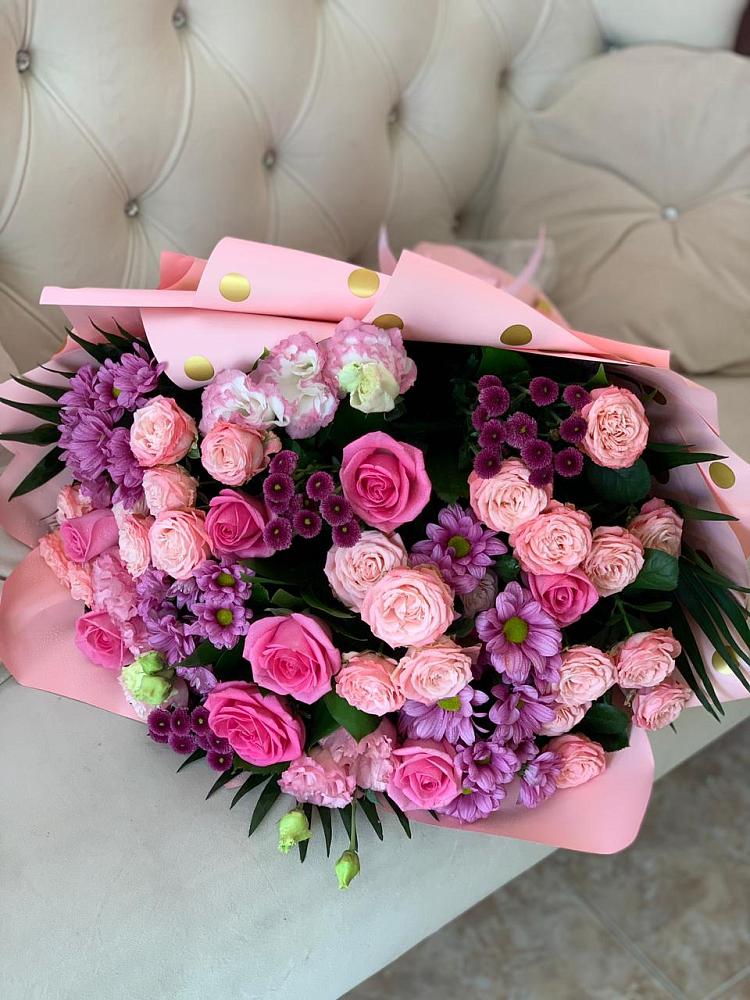 Букет цветов из: Хризантемы, Розы и Лизиантусы в Молодежном