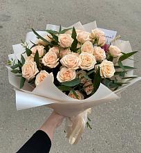 Букет Кремовые розы Латте в Молодежном
