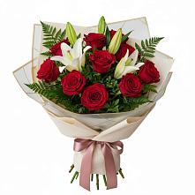 Букет цветов из:  Лилии и Розы в Молодежном