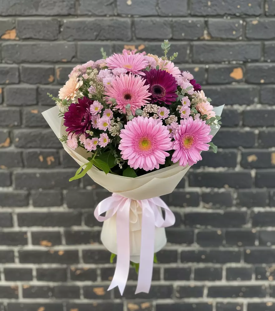 Букет цветов из: Герберы и Хризантемы в Молодежном