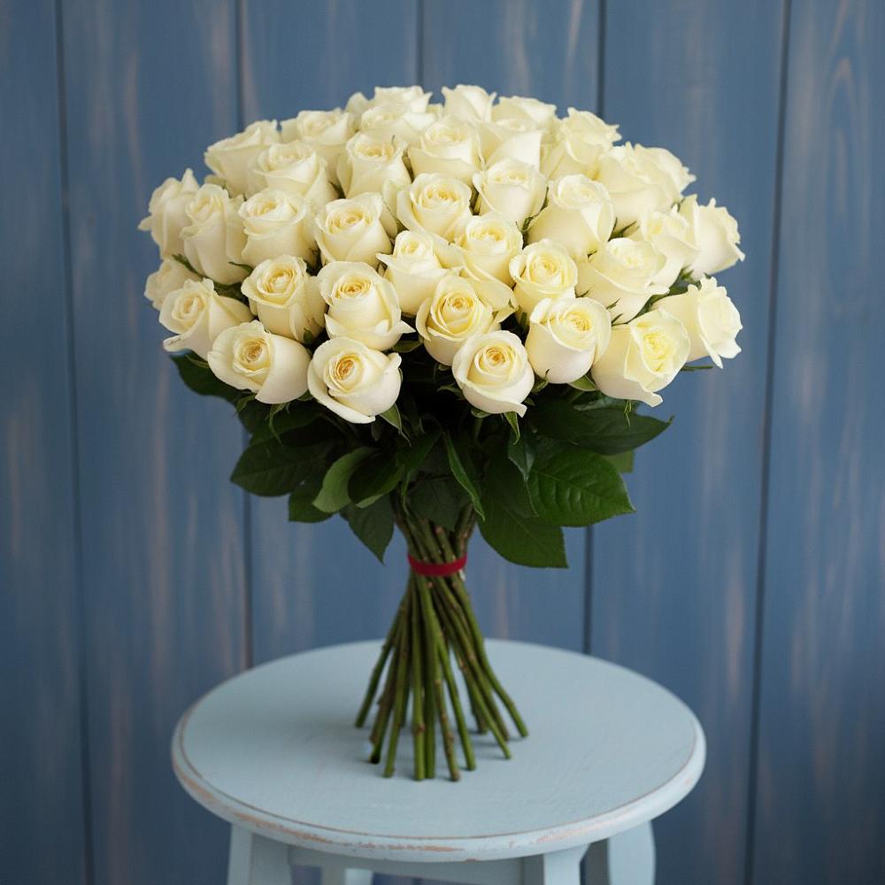 Букет 51 Белая роза Эдлесс Лав в Молодежном