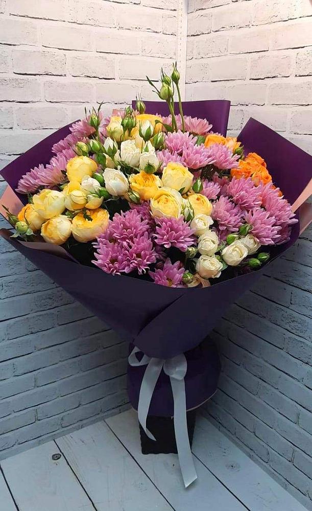 Букет цветов из: Хризантемы и Розы в Молодежном