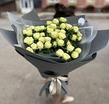 Букет Белые кустовые розы Солинеро в Молодежном
