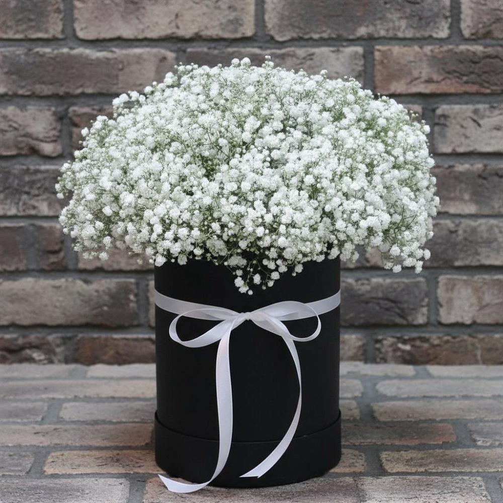 Цветочная композиция из Гипсофила в шляпной коробке в Молодежном