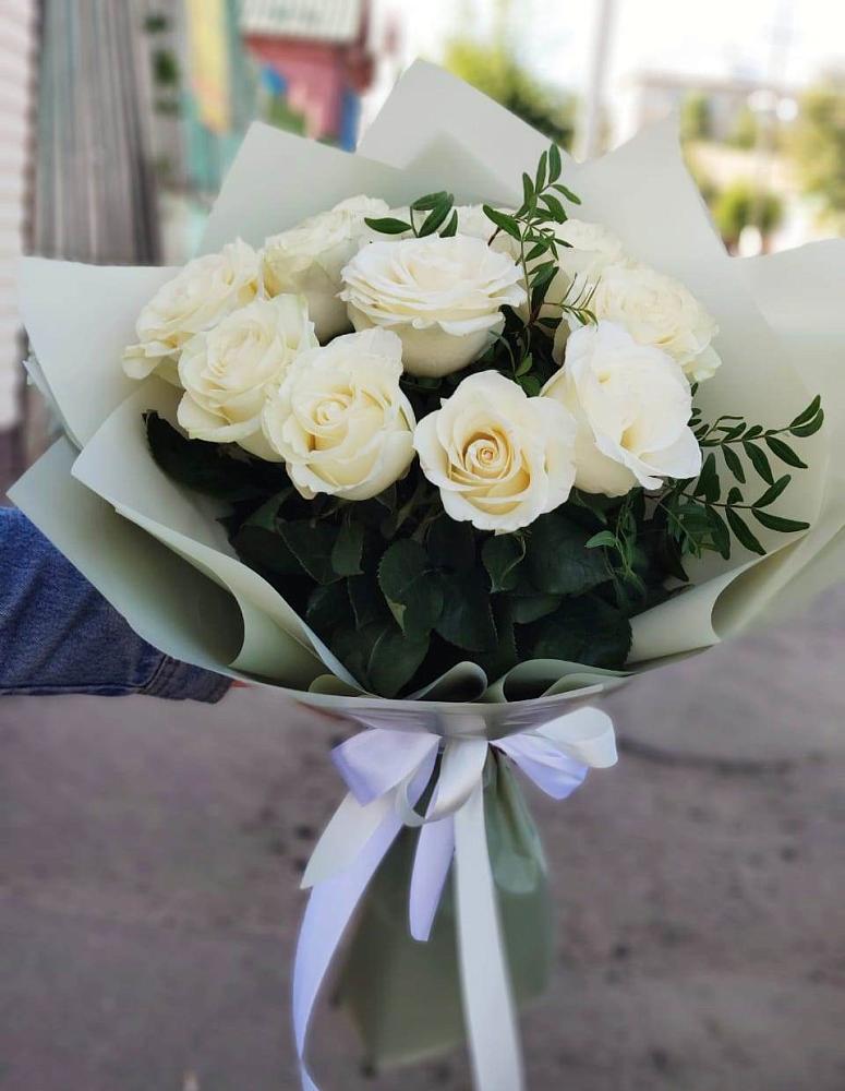 Букет Белые розы Проуд в Молодежном
