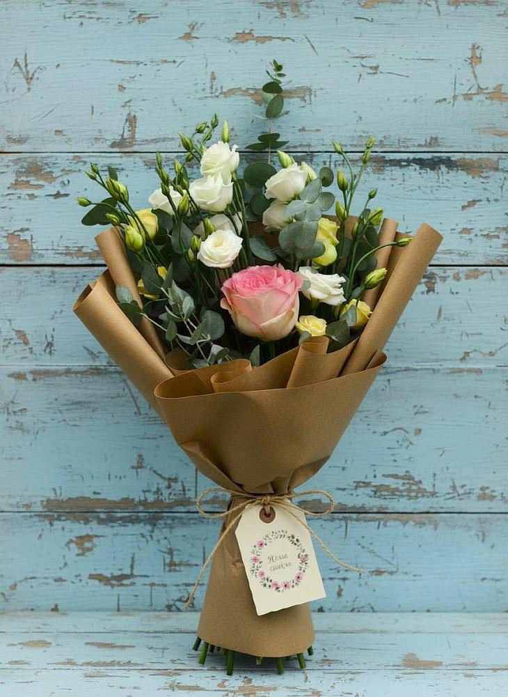 Букет цветов из: Розы и Лизиантусы в Молодежном