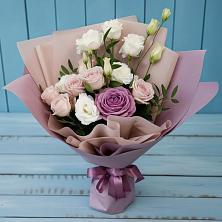 Букет цветов из:  Розы и Лизиантусы в Молодежном