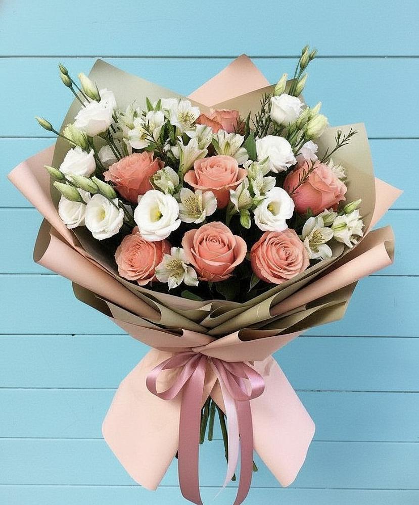 Букет цветов из: Розы, Альстромерии и Лизиантусы в Молодежном