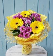 Букет цветов из:  Хризантемы и Герберы в Молодежном