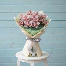 Букет цветов из:  Орхидеи и Розы в Молодежном