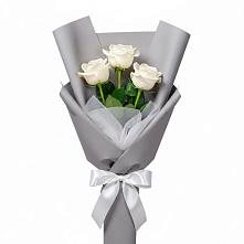 Букет 3 белые розы в Молодежном
