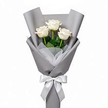 Букет 3 белые розы в Молодежном