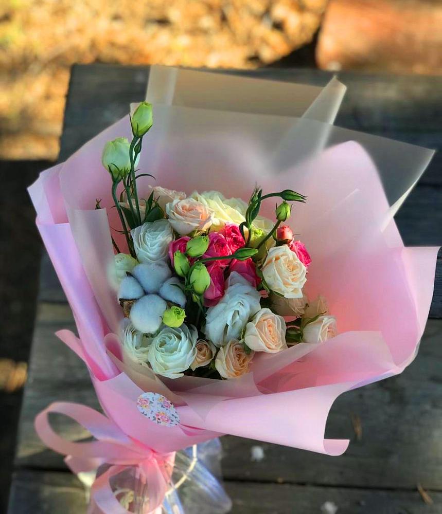 Букет цветов из: Розы и Лизиантусы в Молодежном