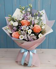 Букет цветов из:  Лизиантусы, Розы, Альстромерии и Гипсофила в Молодежном
