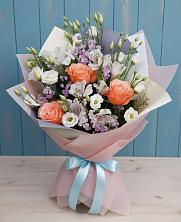Букет цветов из:  Лизиантусы, Розы, Альстромерии и Гипсофила в Молодежном