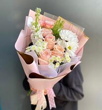 Букет цветов из:  Хризантемы и Розы в Молодежном
