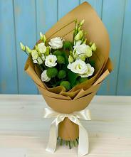 Букет цветов из:  Хризантемы и Лизиантусы в Молодежном