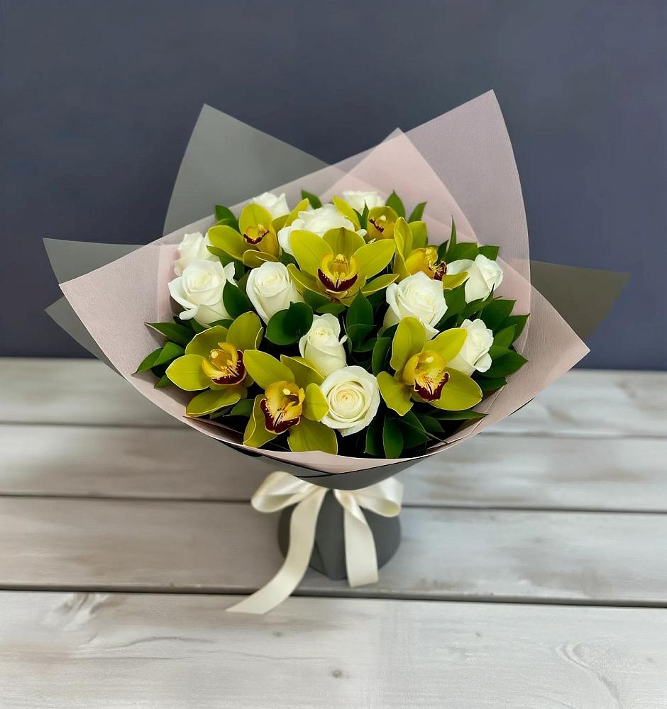 Букет цветов из: Орхидеи и Розы в Молодежном