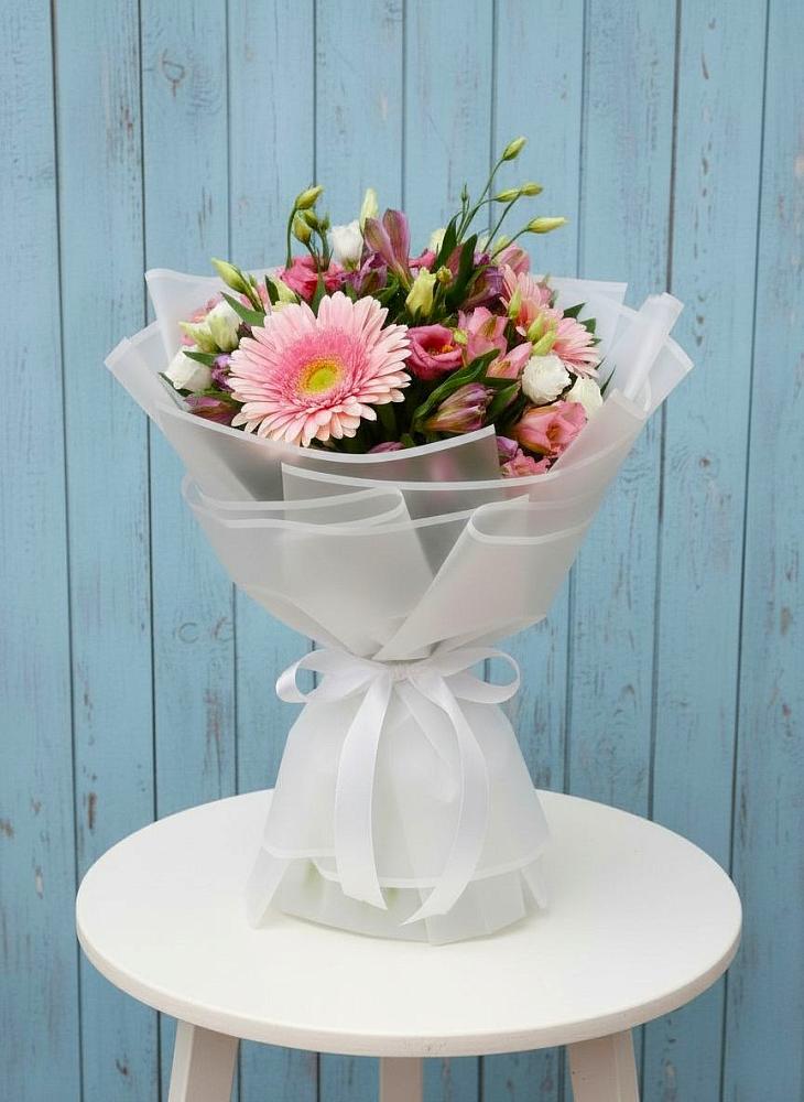 Букет цветов из: Герберы, Альстромерии и Лизиантусы в Молодежном