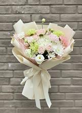 Букет цветов из:  Гвоздики, Розы, Лизиантусы и Хризантемы в Молодежном