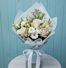 Букет цветов из:  Розы и Лизиантусы в Молодежном