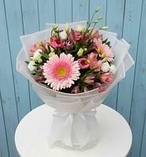 Букет цветов из:  Герберы, Альстромерии и Лизиантусы в Молодежном
