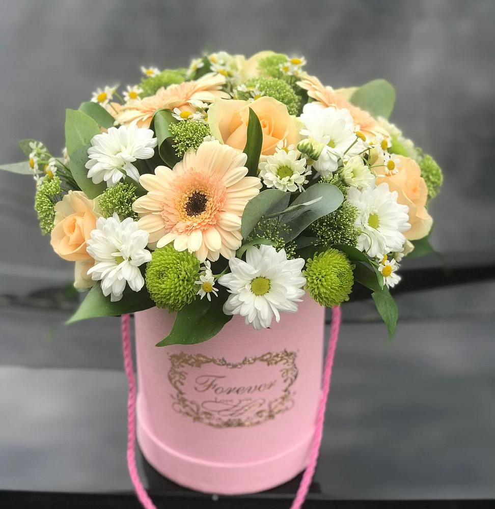 Цветочная композиция из Розы, Герберы и Хризантемы в шляпной коробке в Молодежном