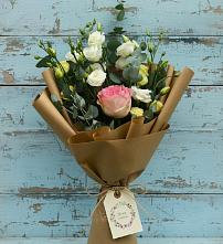 Букет цветов из:  Розы и Лизиантусы в Молодежном