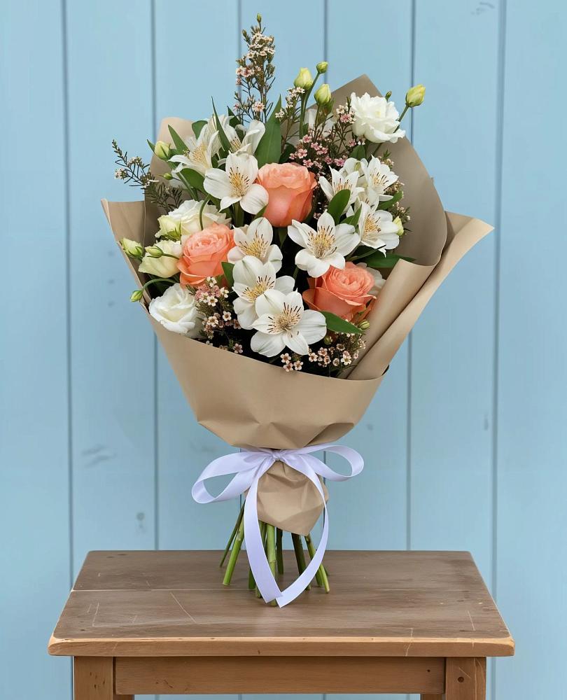 Букет цветов из: Альстромерии, Лизиантусы, Розы и Хризантемы в Молодежном