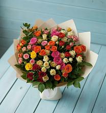 Букет Микс из разноцветных кустовых роз в Молодежном