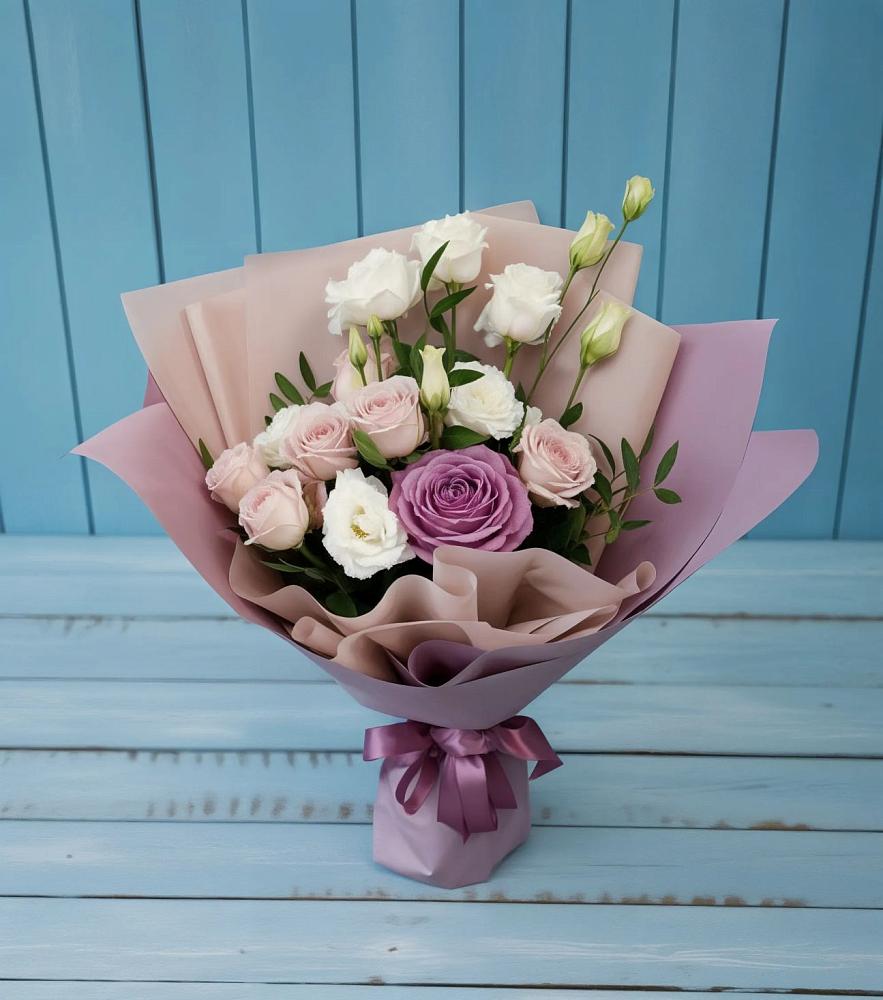 Букет цветов из: Розы и Лизиантусы в Молодежном