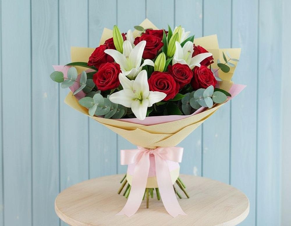 Букет цветов из: Лилии и Розы в Молодежном